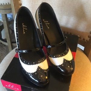 Ellie Wingtip Old School Pumps